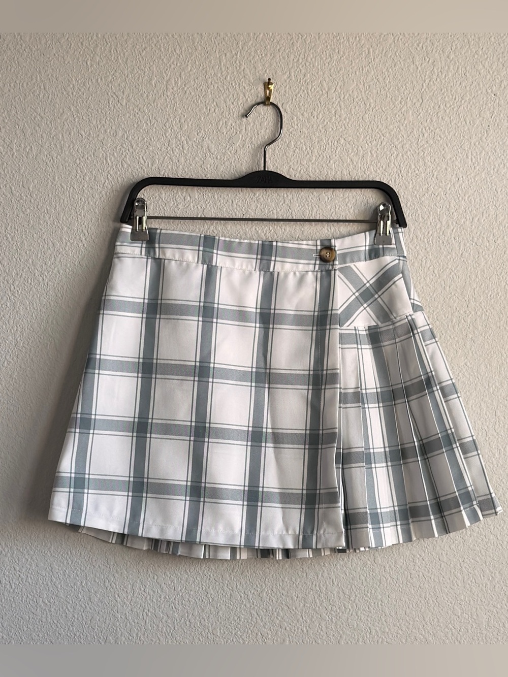 Gray White Plaid Pleated Mini Skirt Size Medium - Picture 2 of 11